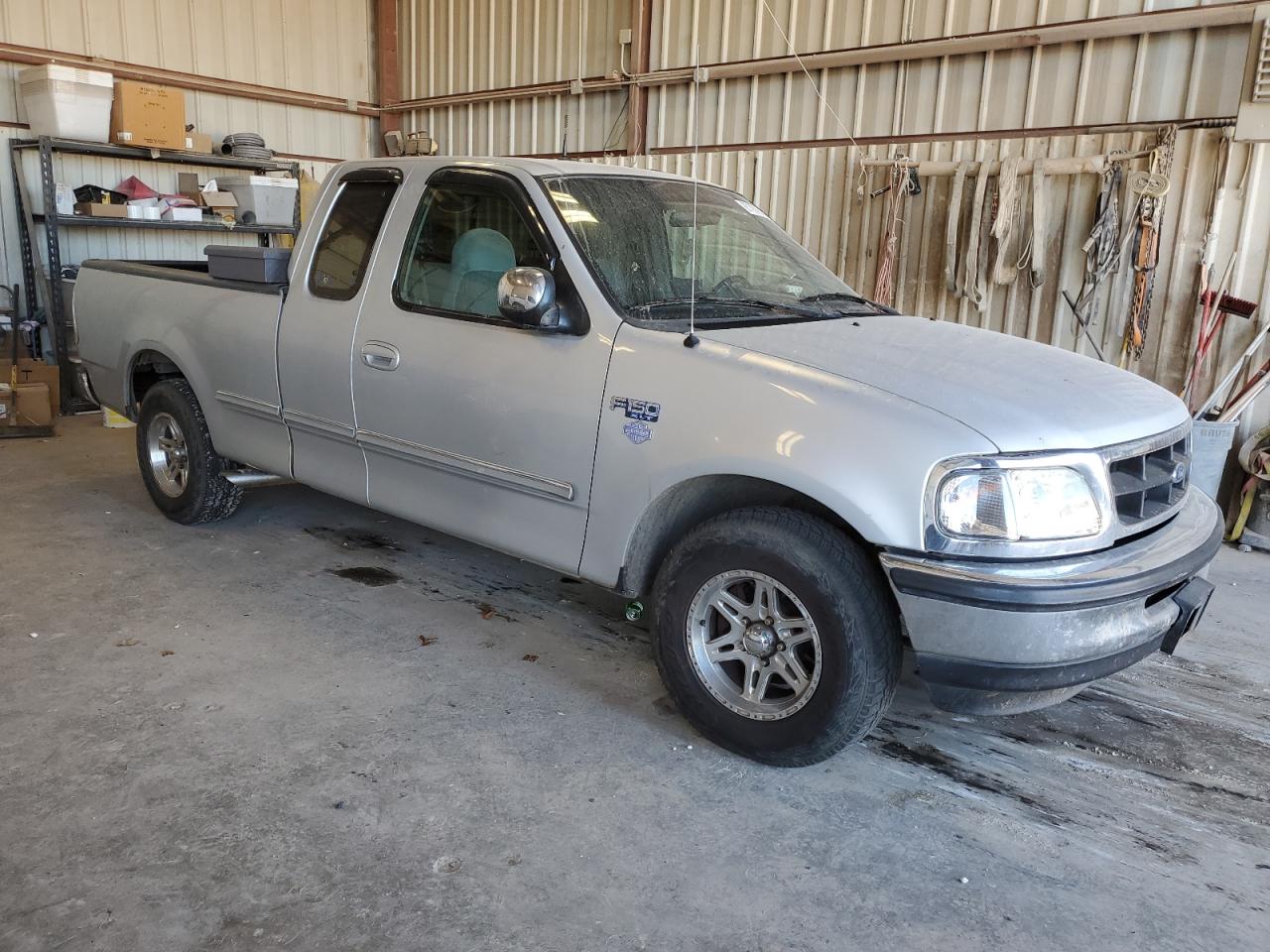 1997 Ford F-150 VIN 1FTDX17W7VKB92350 Copart auction photo, burn - interior / hail damage thumbnail 4