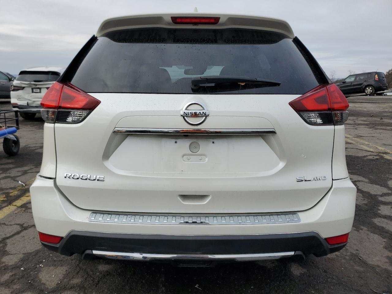 2017 Nissan Rogue VIN JN8AT2MV6HW021624 Copart auction photo, front end / top/roof damage thumbnail 6