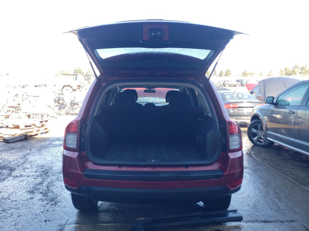 2015 Jeep Compass VIN 1C4NJDBB0FD231555 Copart auction photo, side / rear end damage thumbnail 6