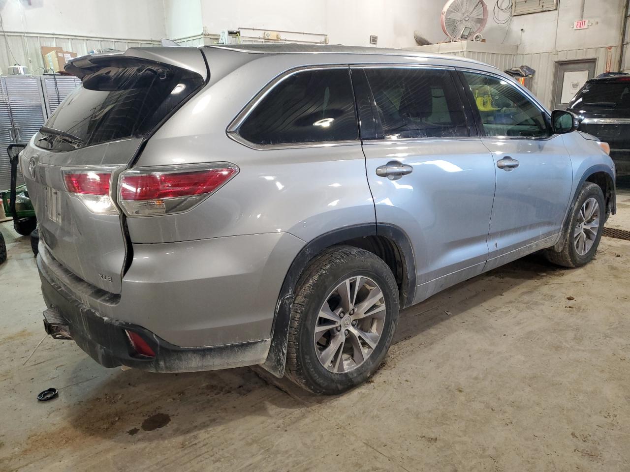 2014 Toyota Highlander VIN 5TDKKRFH4ES007946 Copart auction photo, front end / side damage thumbnail 3