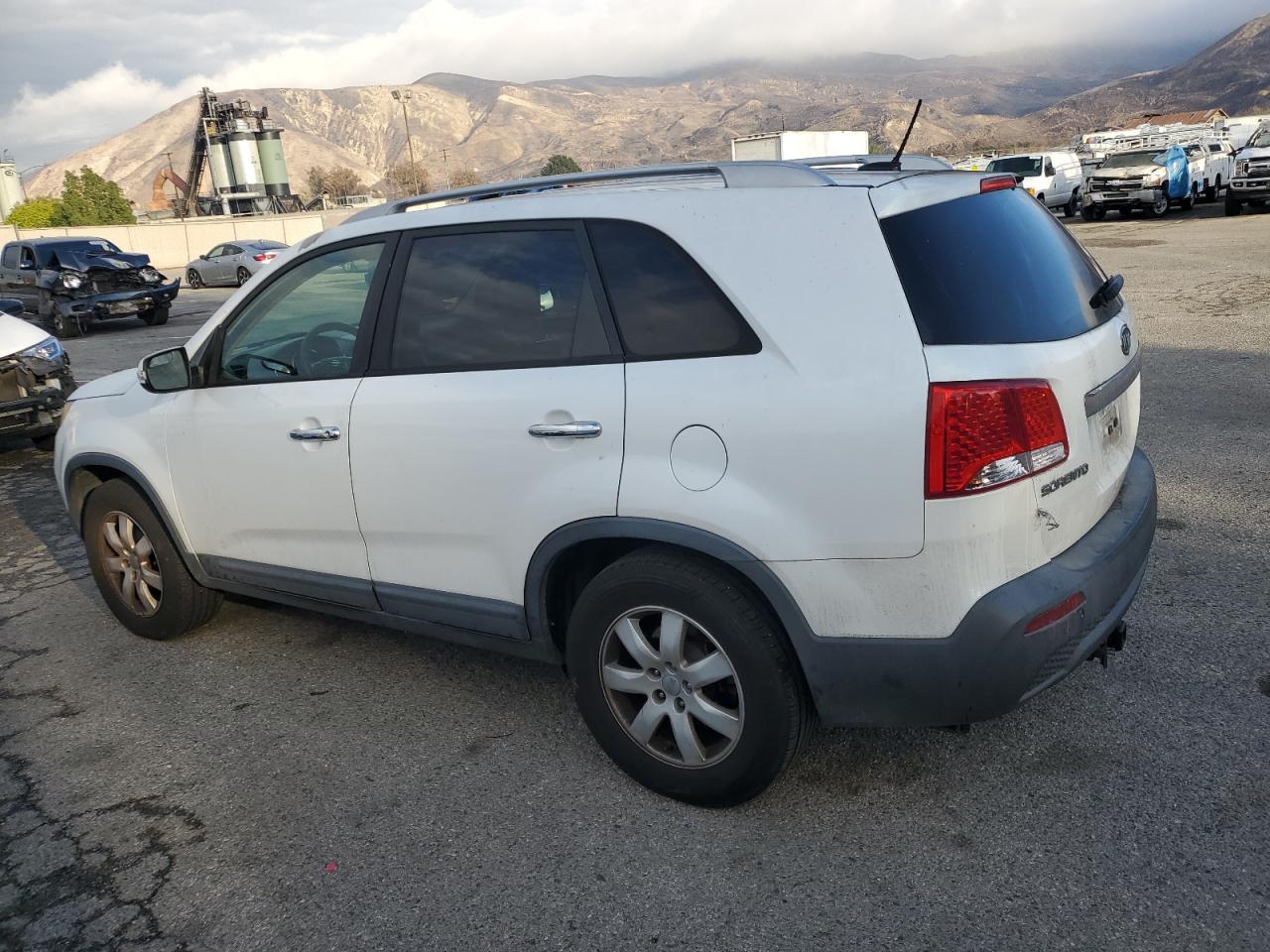 2013 KIA Sorento VIN 5XYKT4A25DG389760 Copart auction photo, mechanical / minor dent/scratches damage thumbnail 2