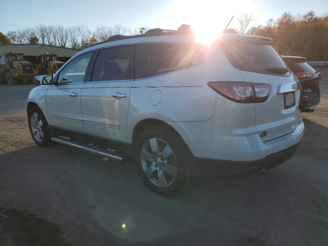2015 Chevrolet Traverse VIN 1GNKVJKD8FJ118906 Copart auction photo, front end / minor dent/scratches damage thumbnail 2