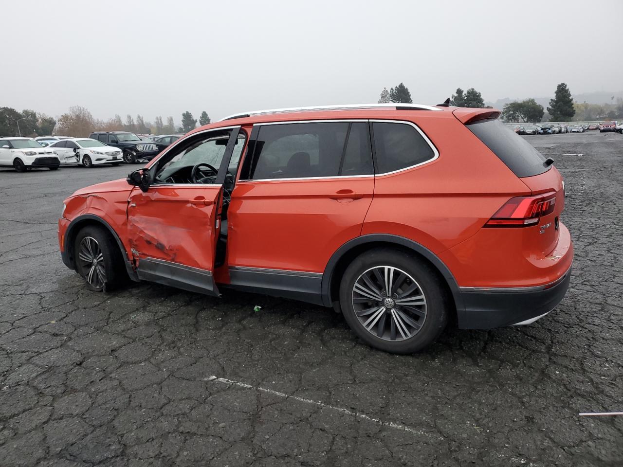 2018 Volkswagen Tiguan VIN 3VV3B7AX3JM051469 Copart auction photo, side / front end damage thumbnail 2