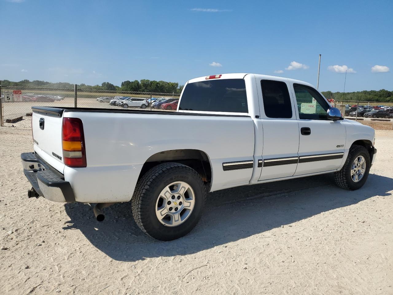 2002 Chevrolet Silverado VIN 2GCEC19X321396306 Copart auction photo, front end / undercarriage damage thumbnail 3