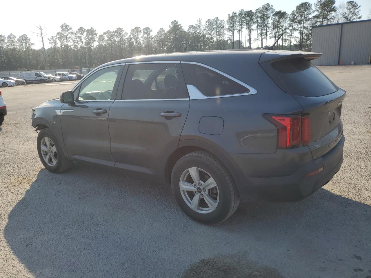 2022 KIA Sorento VIN 5XYRG4LC6NG076825 Copart auction photo, front end damage thumbnail 2