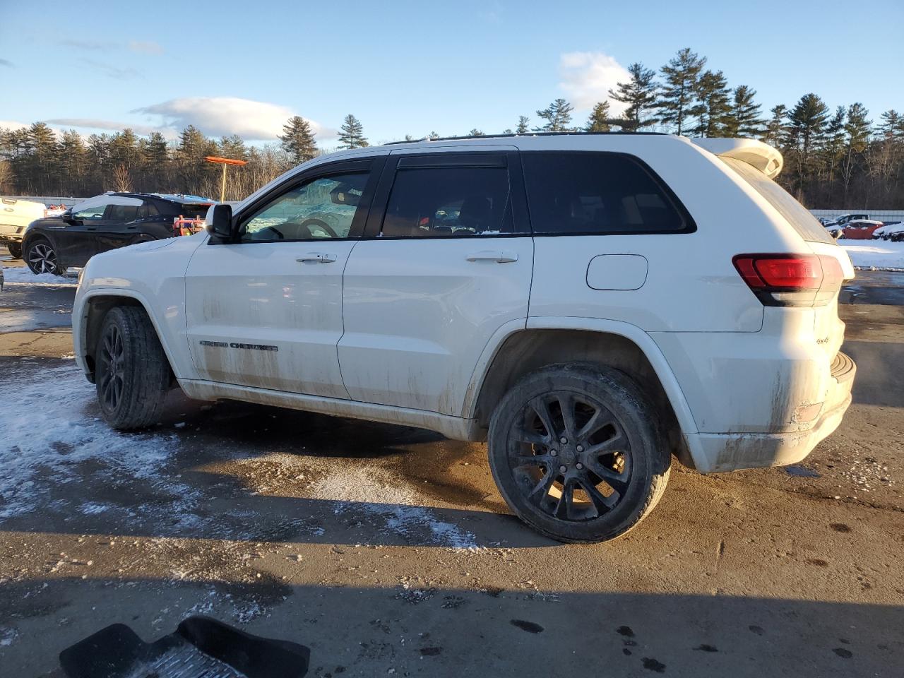 2018 Jeep Grand Cherokee VIN 1C4RJFAGXJC376384 Copart auction photo, undercarriage / all over damage thumbnail 2