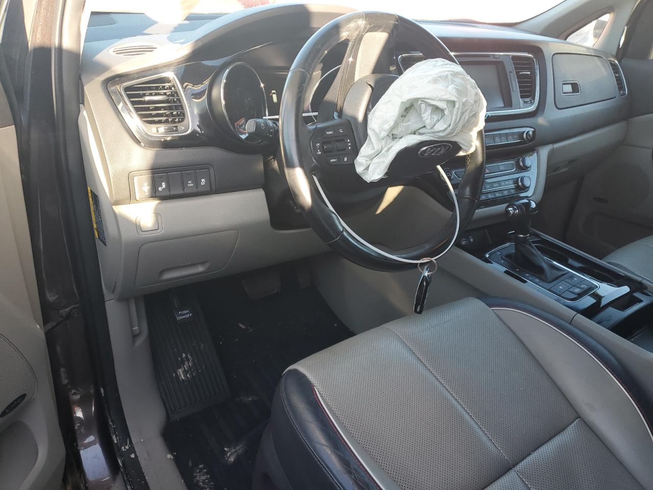 2016 KIA Sedona VIN KNDMC5C12G6125549 Copart auction photo, side / front end damage thumbnail 8