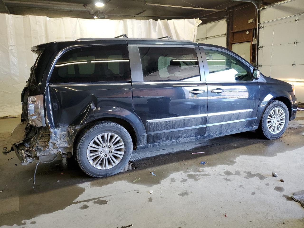 2015 Chrysler Town & Country VIN 2C4RC1CG1FR662245 Copart auction photo, rear end damage thumbnail 3
