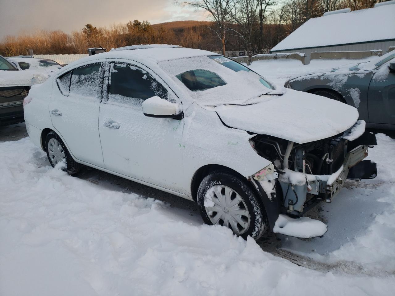 2016 Nissan Versa VIN 3N1CN7AP4GL821556 Copart auction photo, front end / minor dent/scratches damage thumbnail 4