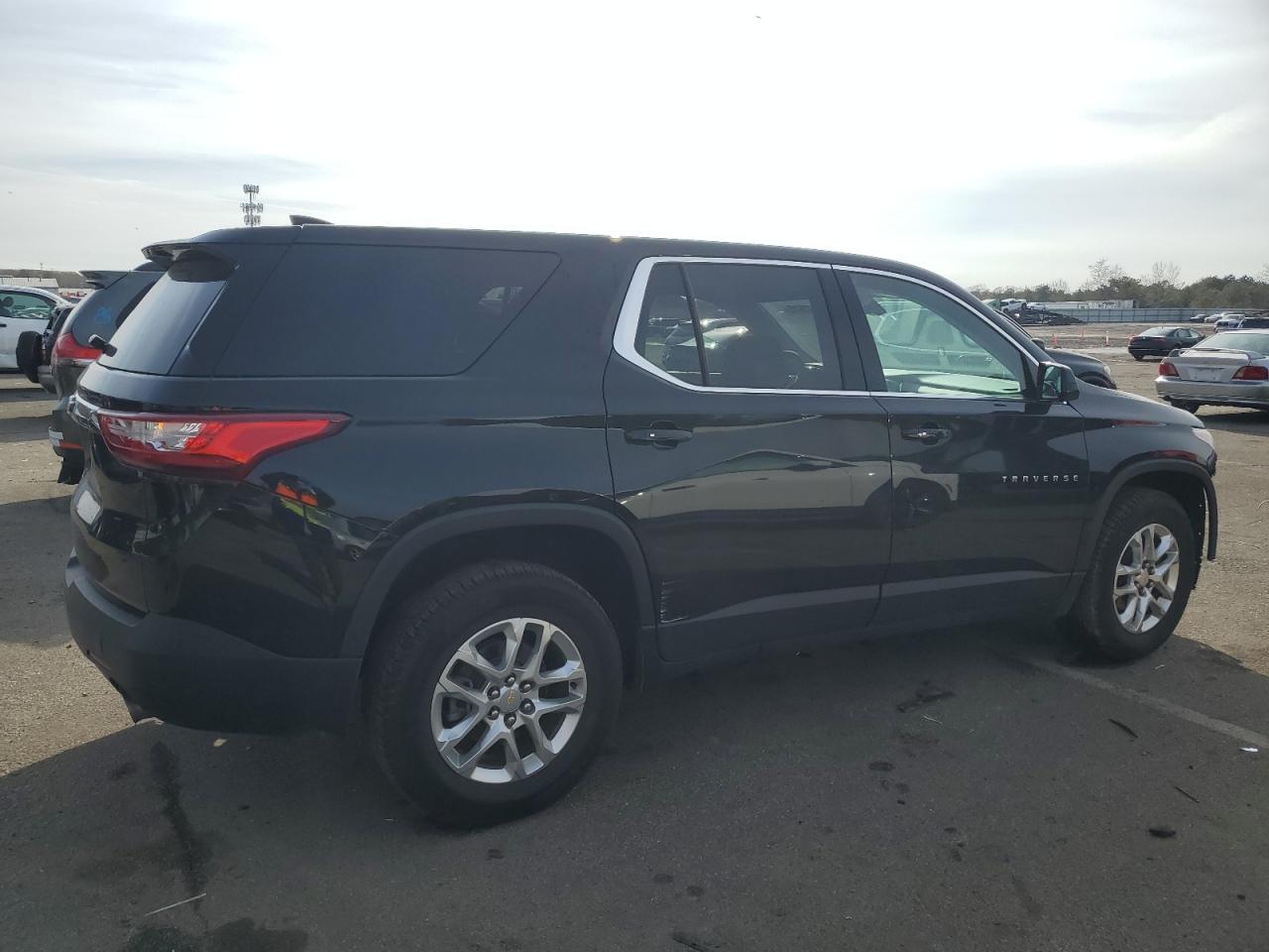 2020 Chevrolet Traverse VIN 1GNERFKW0LJ249775 Copart auction photo, front end / minor dent/scratches damage thumbnail 3