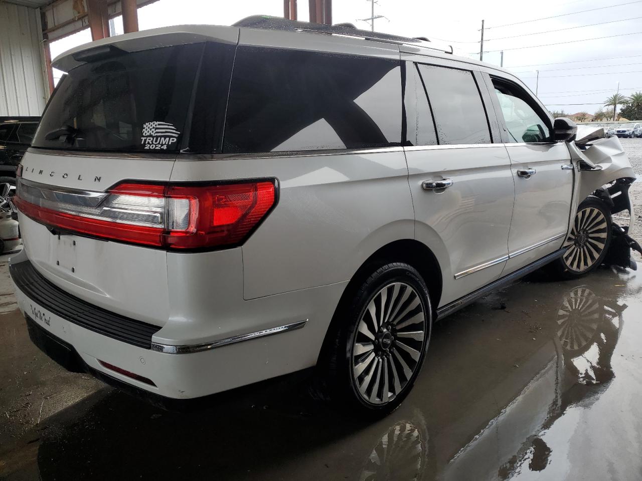 2018 Lincoln Navigator VIN 5LMJJ2LT2JEL02020 Copart auction photo, front end damage thumbnail 3
