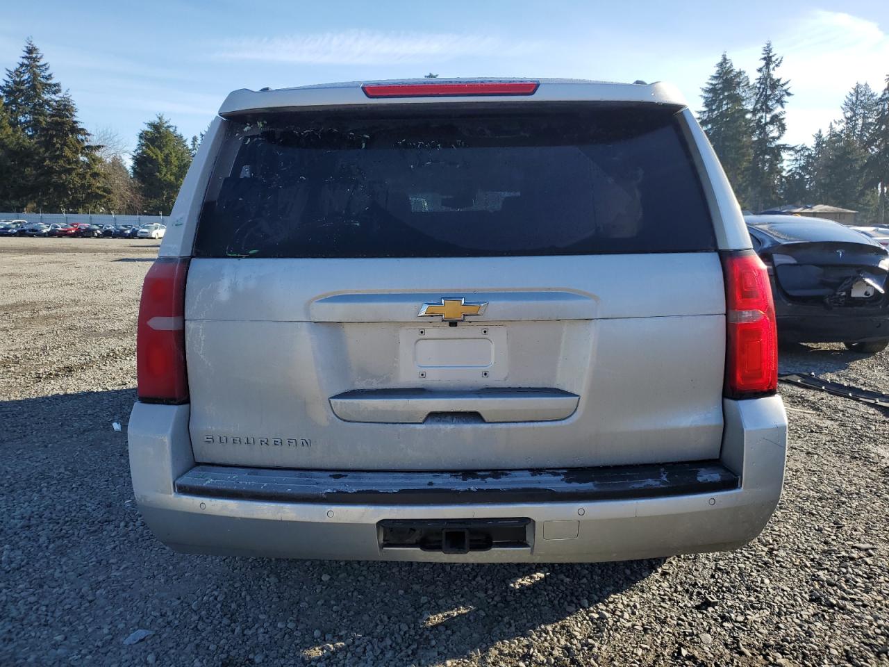 2018 Chevrolet Suburban VIN 1GNSKHKC7JR358788 Copart auction photo, side / front end damage thumbnail 6