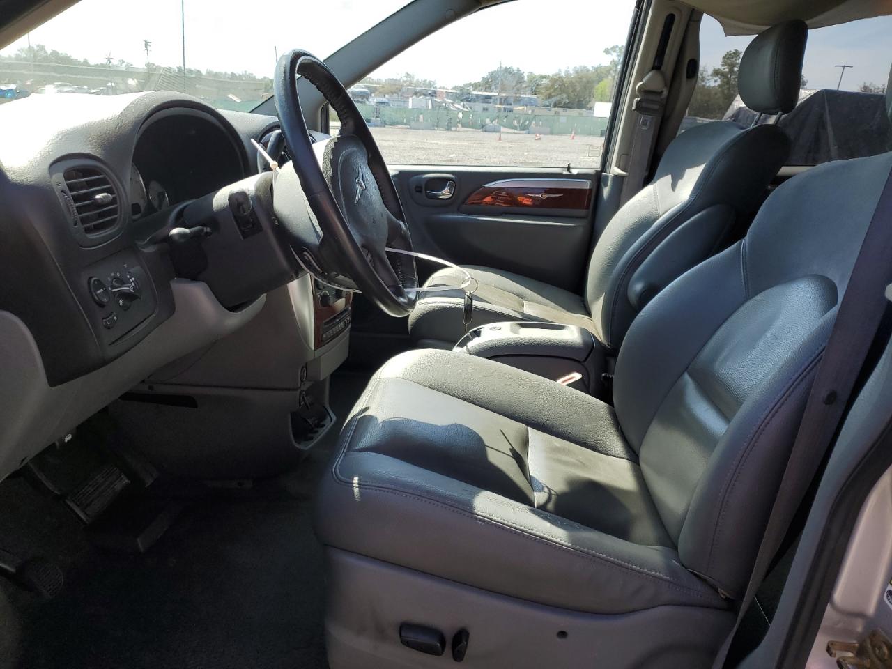 2006 Chrysler Town & Country VIN 2A8GP64L06R743573 Copart auction photo, front end / side damage thumbnail 7