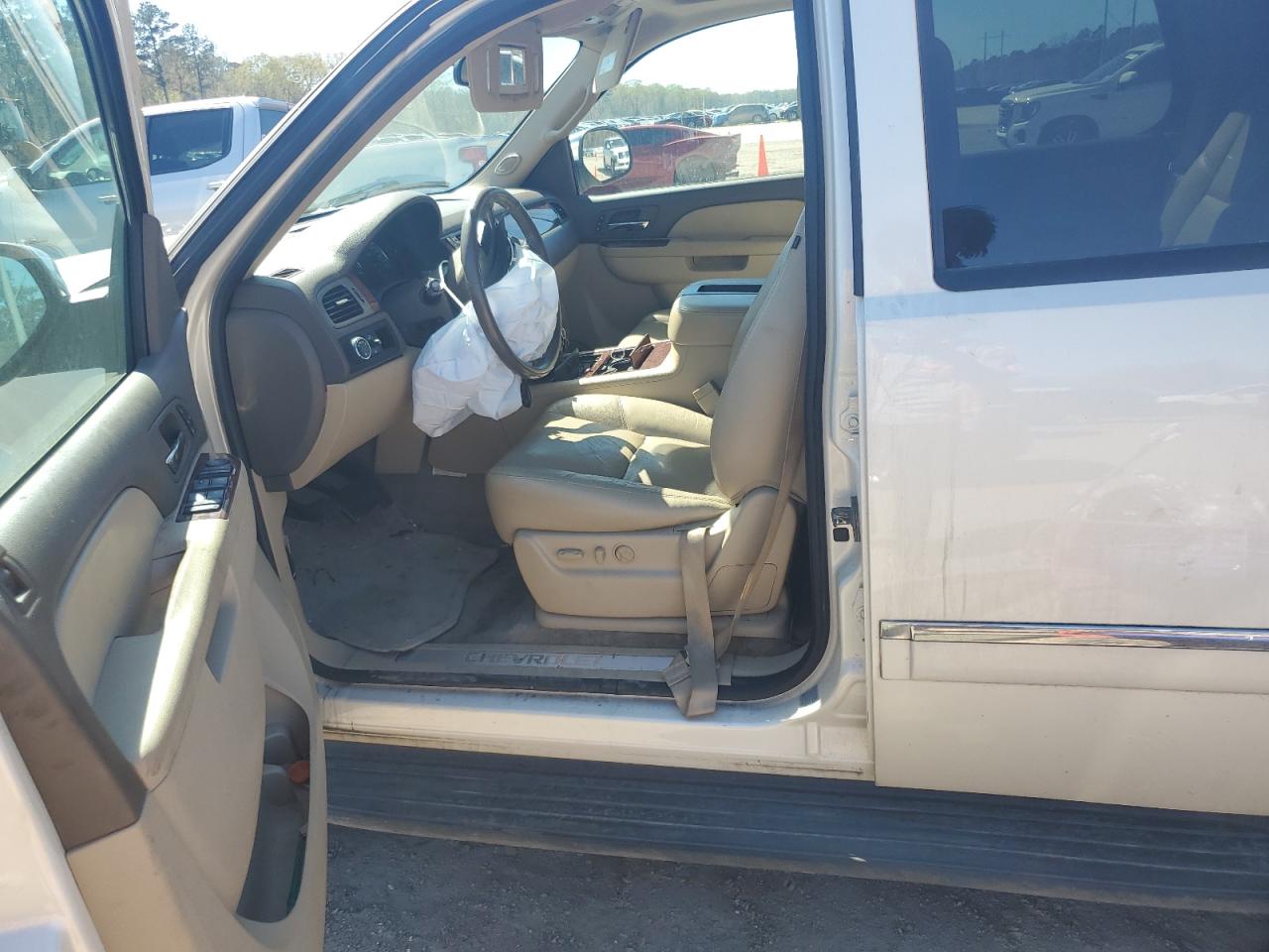 2014 Chevrolet Tahoe VIN 1GNSCCE07ER114727 Copart auction photo, front end damage thumbnail 7