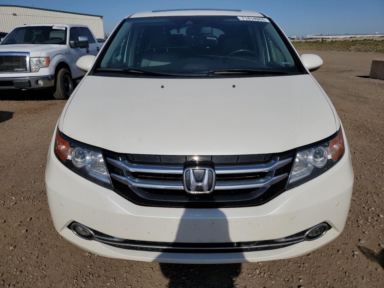 2015 Honda Odyssey VIN 5FNRL5H9XFB512888 Copart auction photo, hail / minor dent/scratches damage thumbnail 5