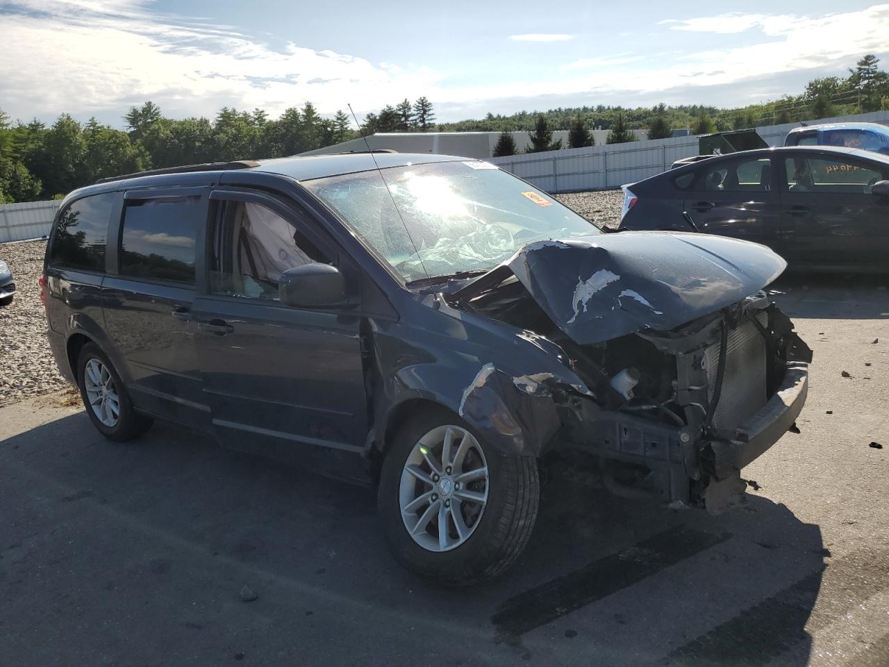 2014 Dodge Caravan VIN 2C4RDGCG6ER263703 Copart auction photo, front end / side damage thumbnail 4