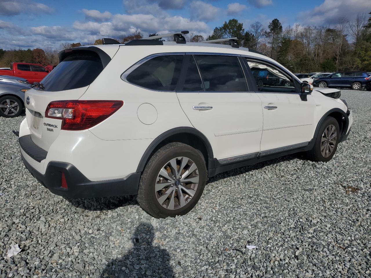 2018 Subaru Outback VIN 4S4BSETC3J3391212 Copart auction photo, front end / side damage thumbnail 3