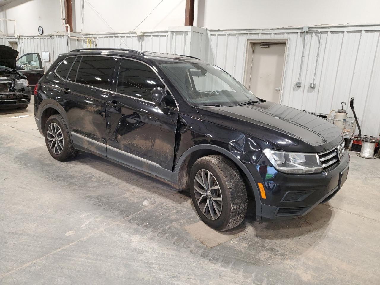 2020 Volkswagen Tiguan VIN 3VV2B7AX9LM095443 Copart auction photo, front end / side damage thumbnail 4