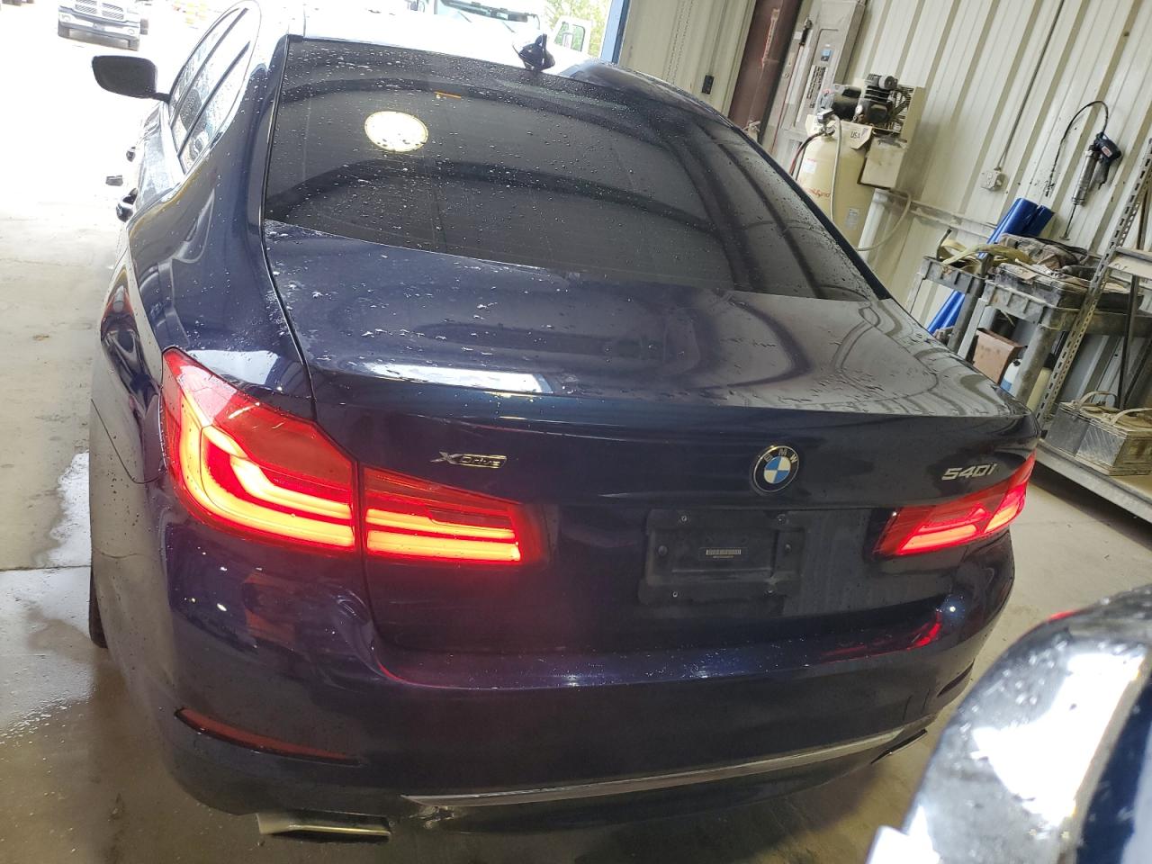2018 BMW 5er VIN WBAJE7C54JG892197 Copart auction photo, front end / minor dent/scratches damage thumbnail 6
