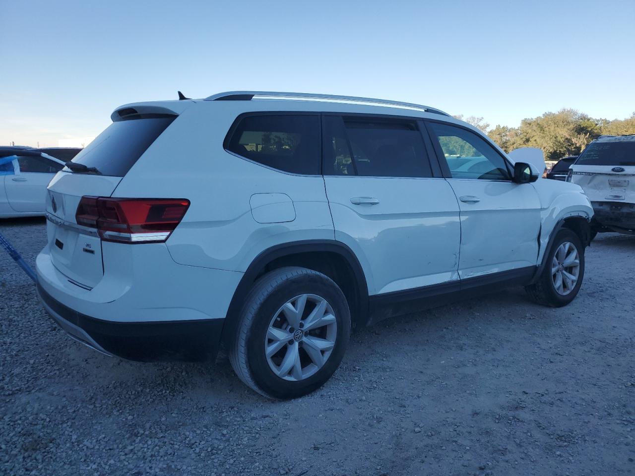 2018 Volkswagen Atlas VIN 1V2LR2CA4JC561951 Copart auction photo, front end damage thumbnail 3