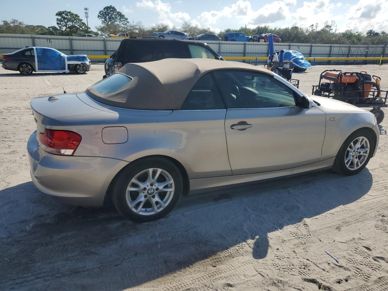 2009 BMW 1er VIN WBAUL73529VJ74853 Copart auction photo, rear end damage thumbnail 3