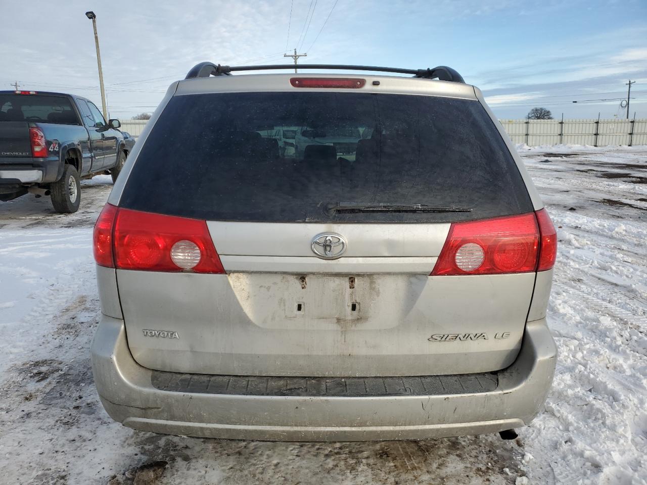 2008 Toyota Sienna VIN 5TDZK23C88S141880 Copart auction photo, front end damage thumbnail 6