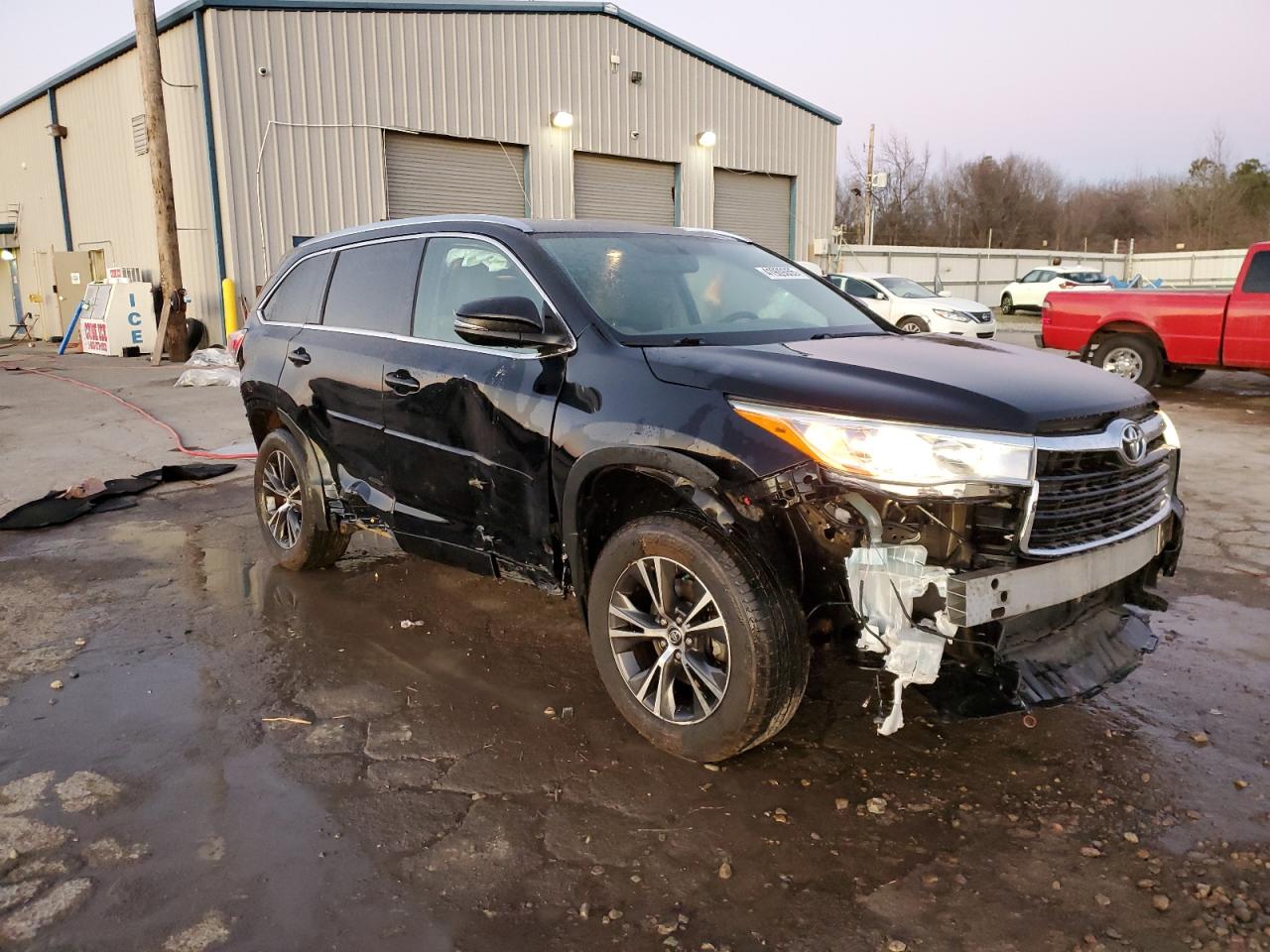 2016 Toyota Highlander VIN 5TDJKRFH2GS256258 Copart auction photo, all over damage thumbnail 4