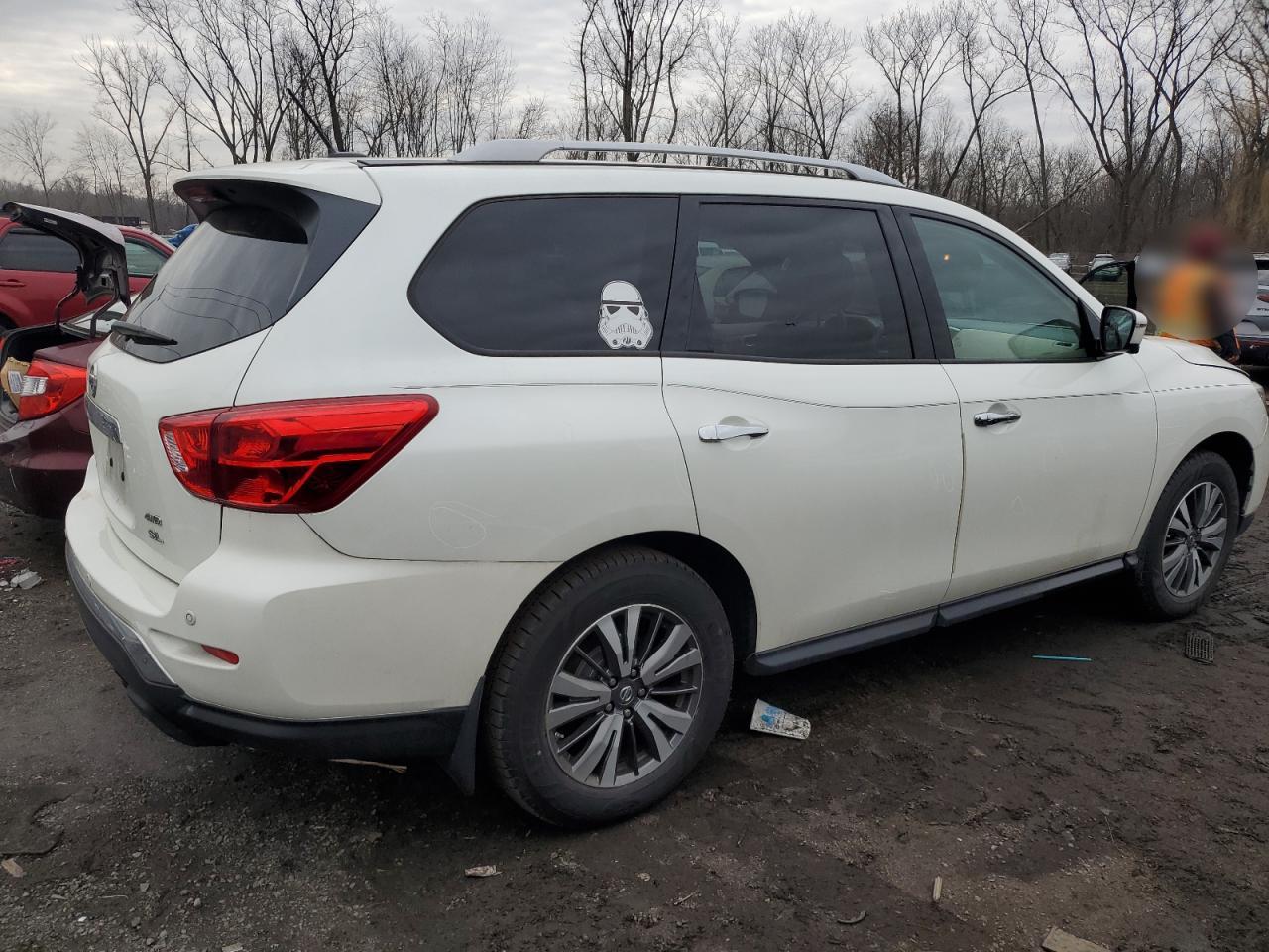 2017 Nissan Pathfinder VIN 5N1DR2MM7HC631527 Copart auction photo, side / minor dent/scratches damage thumbnail 3