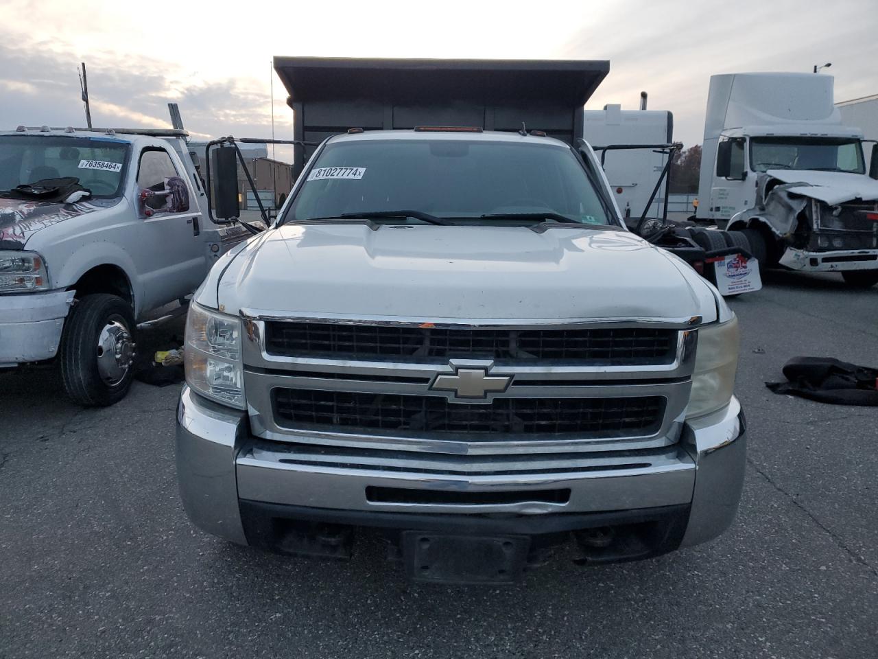 2007 Chevrolet Silverado VIN 1GBJC39K87E559279 Copart auction photo, side damage thumbnail 5