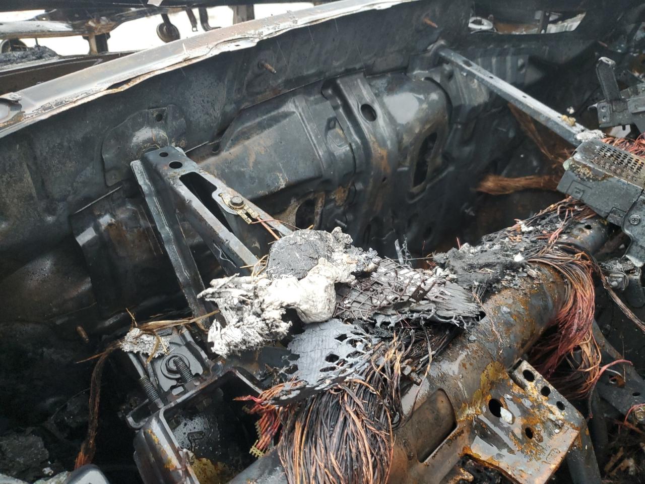 2009 Toyota Highlander VIN JTEEW44A292027549 Copart auction photo, burn damage thumbnail 9