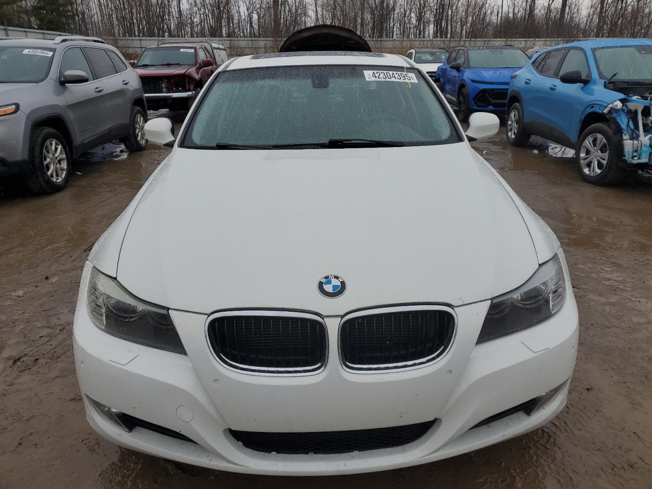 2011 BMW 3er VIN WBAPK7C50BA463744 Copart auction photo, undercarriage / minor dent/scratches damage thumbnail 5