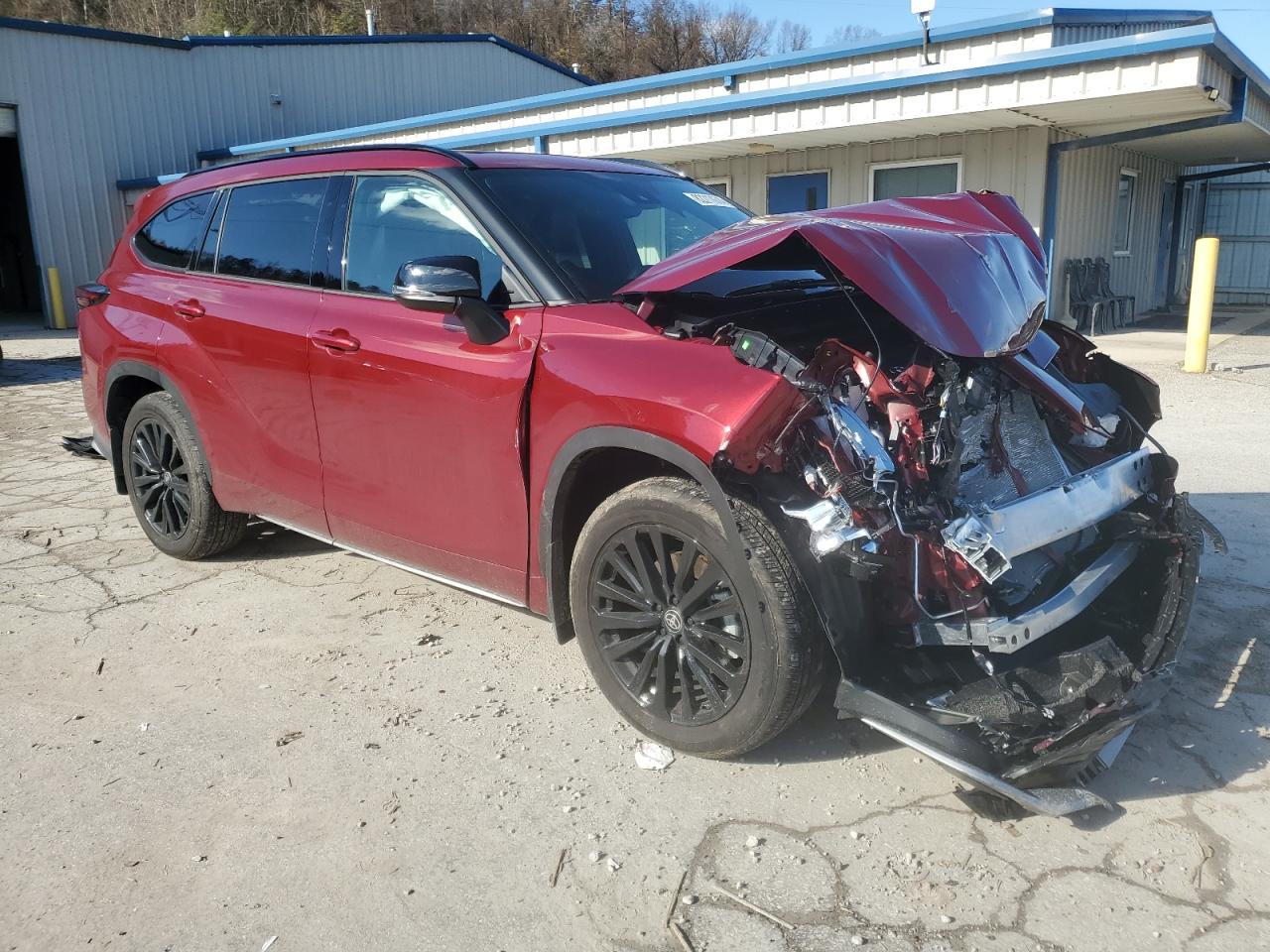 2024 Toyota Highlander VIN 5TDKDRBH9RS572408 Copart auction photo, front end / side damage thumbnail 4