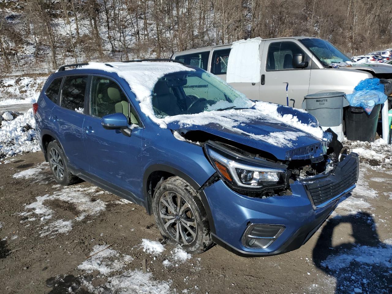 2020 Subaru Forester VIN JF2SKASCXLH552127 Copart auction photo, front end / minor dent/scratches damage thumbnail 4