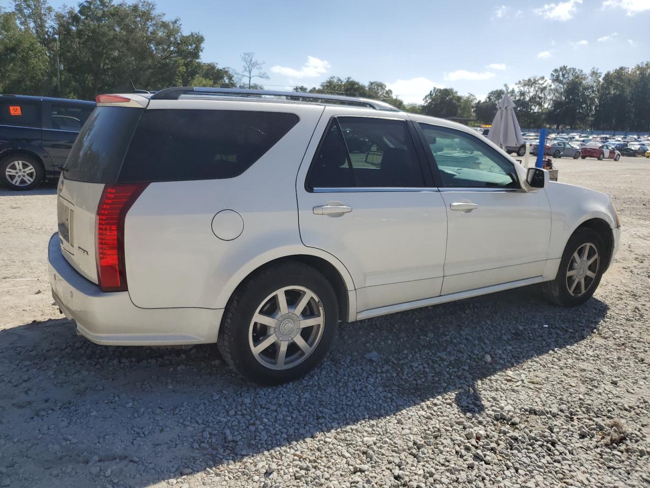 2005 Cadillac SRX VIN 1GYEE637950178011 Copart auction photo, front end / minor dent/scratches damage thumbnail 3