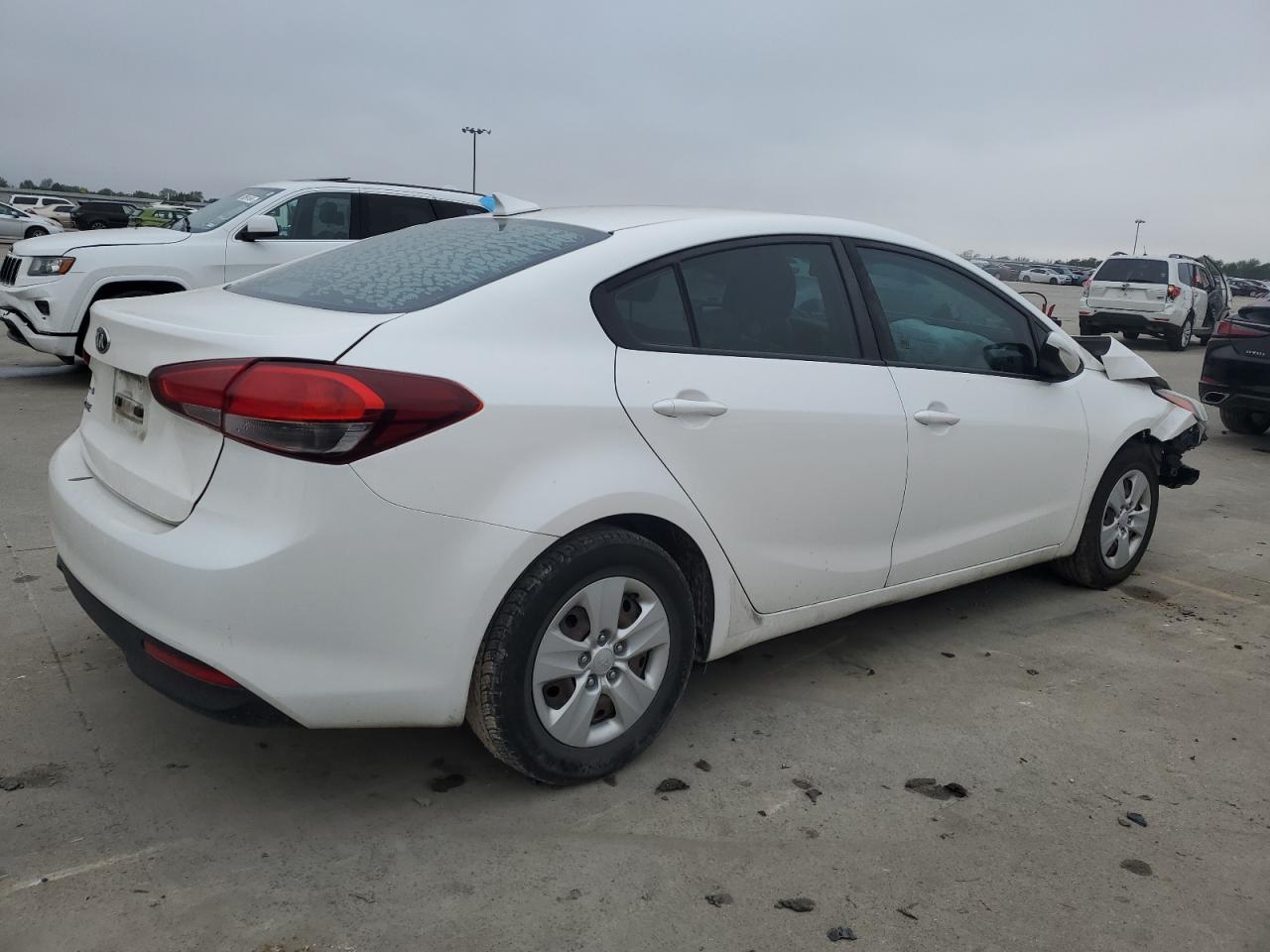 2018 KIA Forte VIN 3KPFL4A75JE209487 Copart auction photo, front end / side damage thumbnail 3