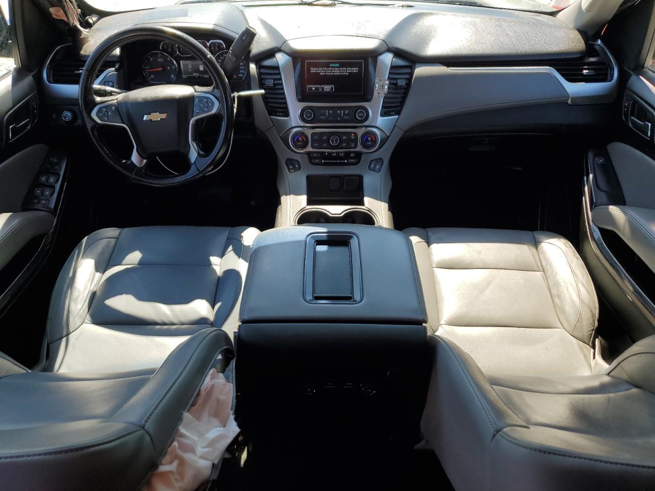 2019 Chevrolet Suburban VIN 1GNSKHKC7KR384860 Copart auction photo, side / minor dent/scratches damage thumbnail 8