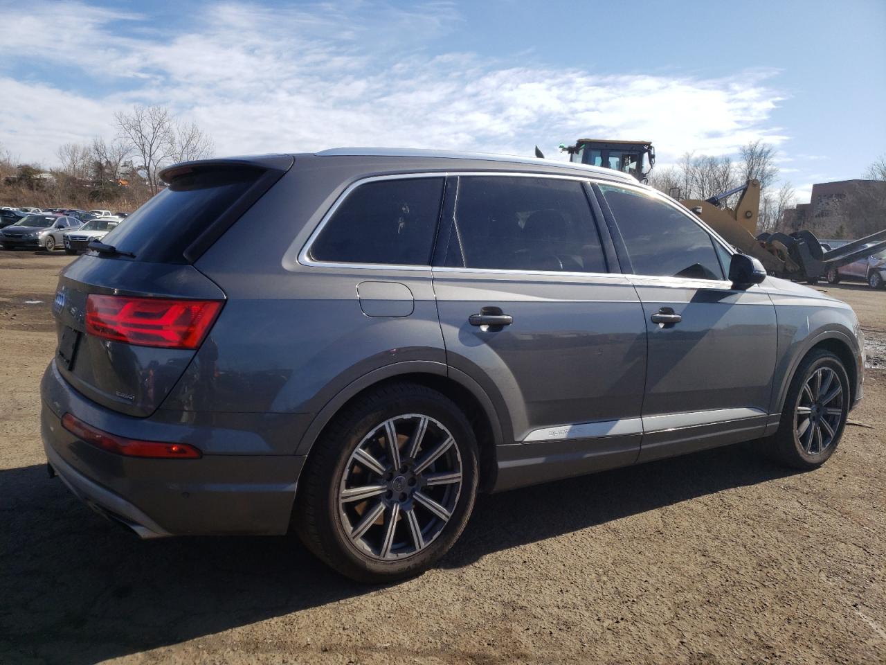 2019 Audi Q7 VIN WA1LAAF73KD045640 Copart auction photo, vandalism / minor dent/scratches damage thumbnail 3