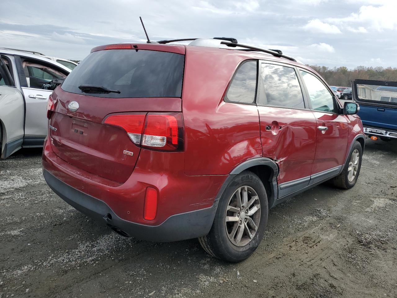 2015 KIA Sorento VIN 5XYKT4A77FG564234 Copart auction photo, side / undercarriage damage thumbnail 3