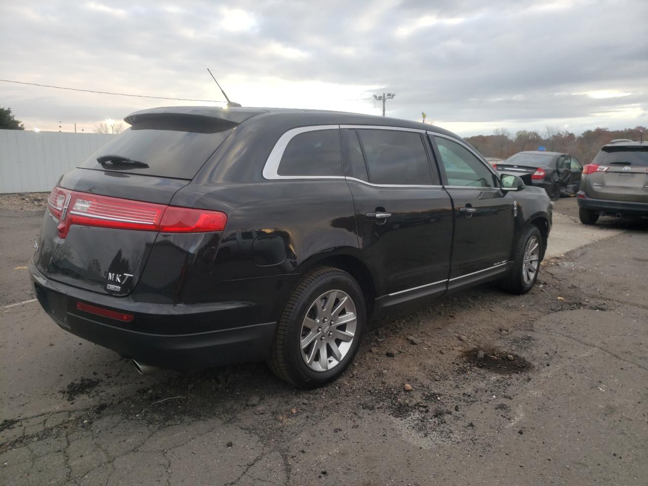 2019 Lincoln MKT VIN 2LMHJ5NK3KBL04254 Copart auction photo, front end damage thumbnail 3