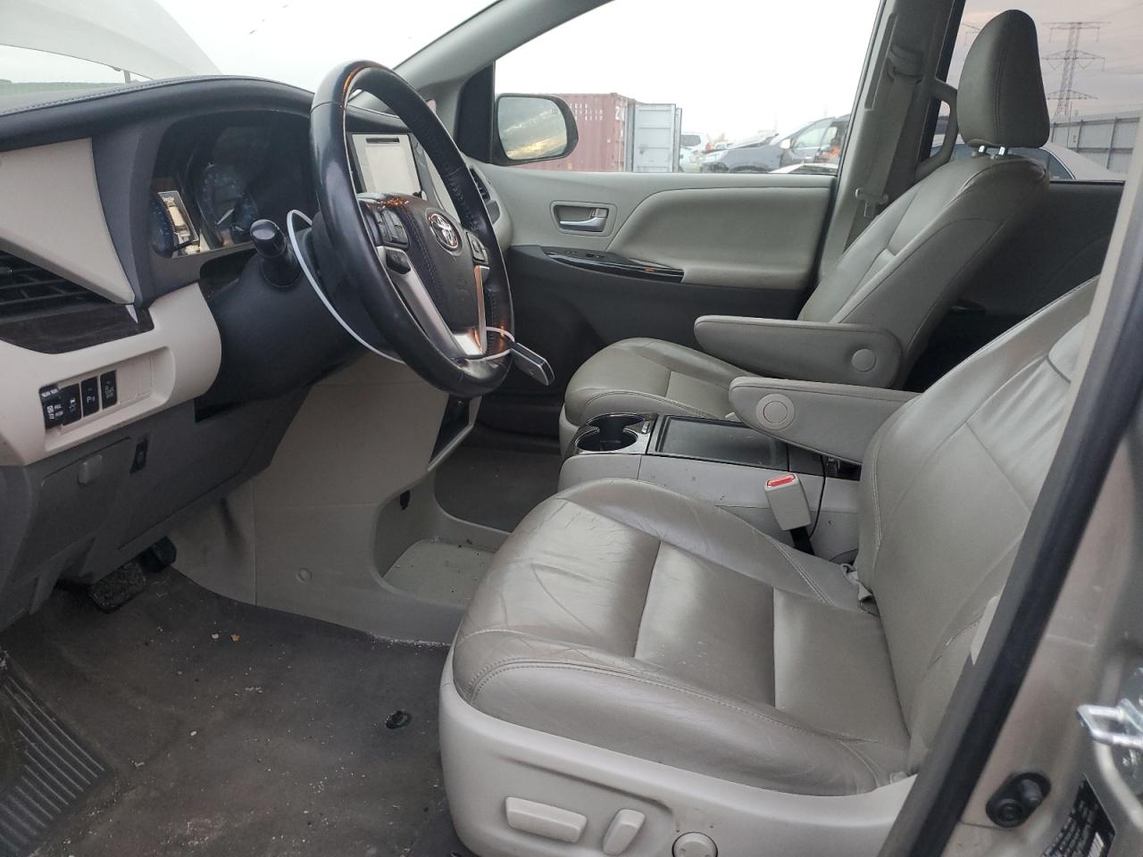 2015 Toyota Sienna VIN 5TDYK3DC4FS612890 Copart auction photo, rear end / minor dent/scratches damage thumbnail 7