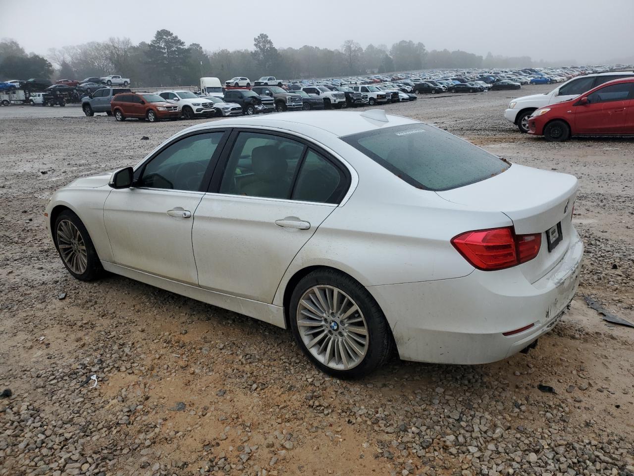 2013 BMW 3er VIN WBA3C1C59DF442826 Copart auction photo, rear end damage thumbnail 2