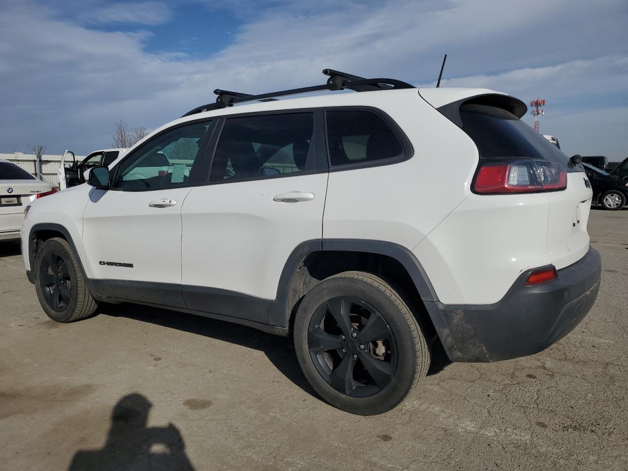 2019 Jeep Grand Cherokee VIN 1C4PJLLB5KD411335 Copart auction photo, minor dent/scratches / undercarriage damage thumbnail 2