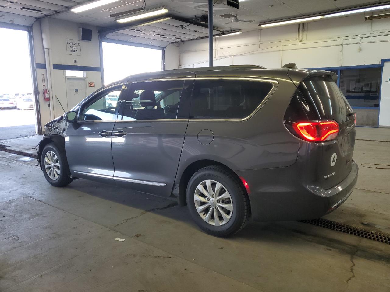 2017 Chrysler Pacifica VIN 2C4RC1BG7HR642473 Copart auction photo, front end damage thumbnail 2
