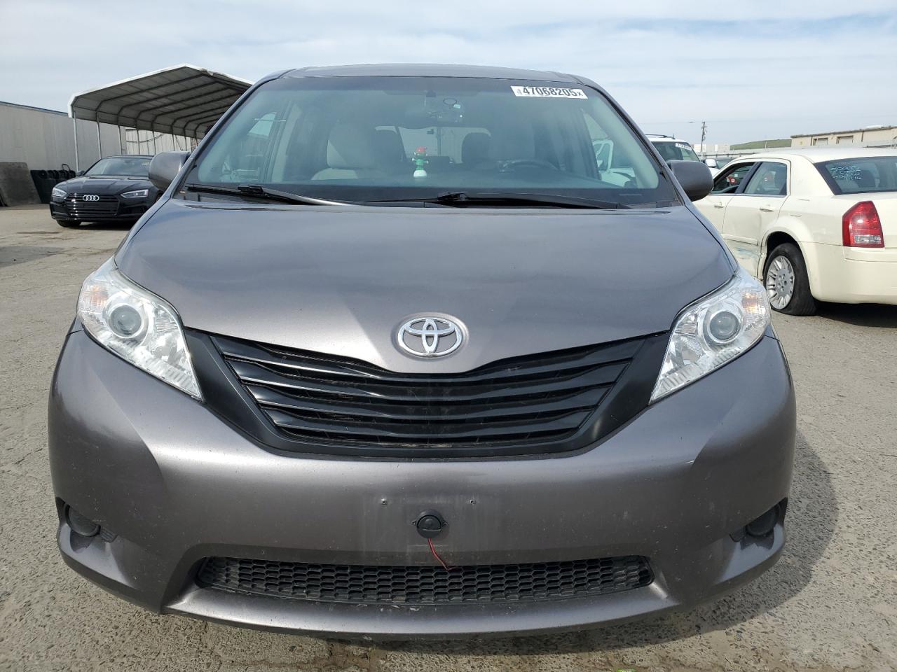 2017 Toyota Sienna VIN 5TDZZ3DC1HS847833 Copart auction photo, water/flood damage thumbnail 5