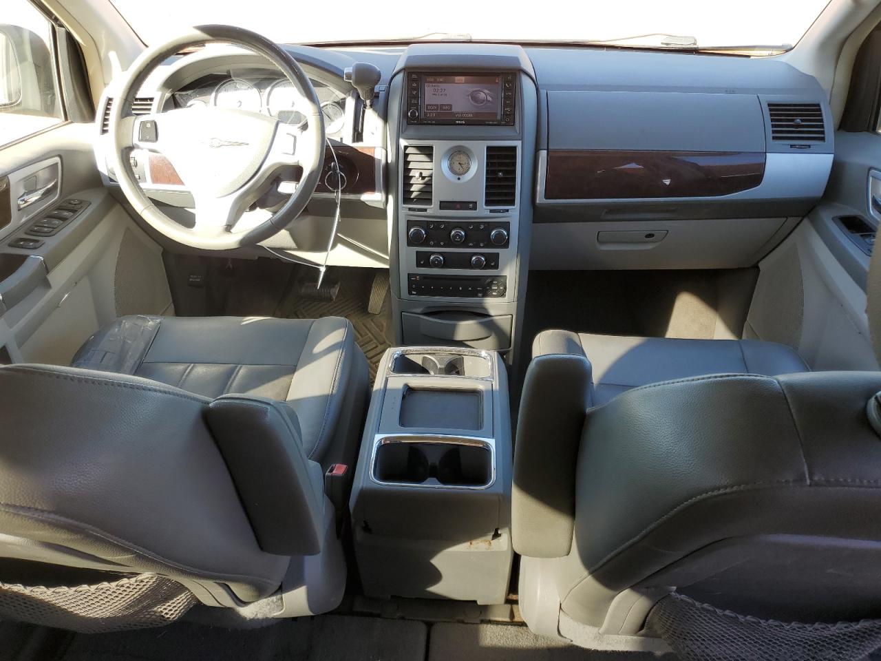 2010 Chrysler Town & Country VIN 2A4RR5D10AR150995 Copart auction photo, front end damage thumbnail 8