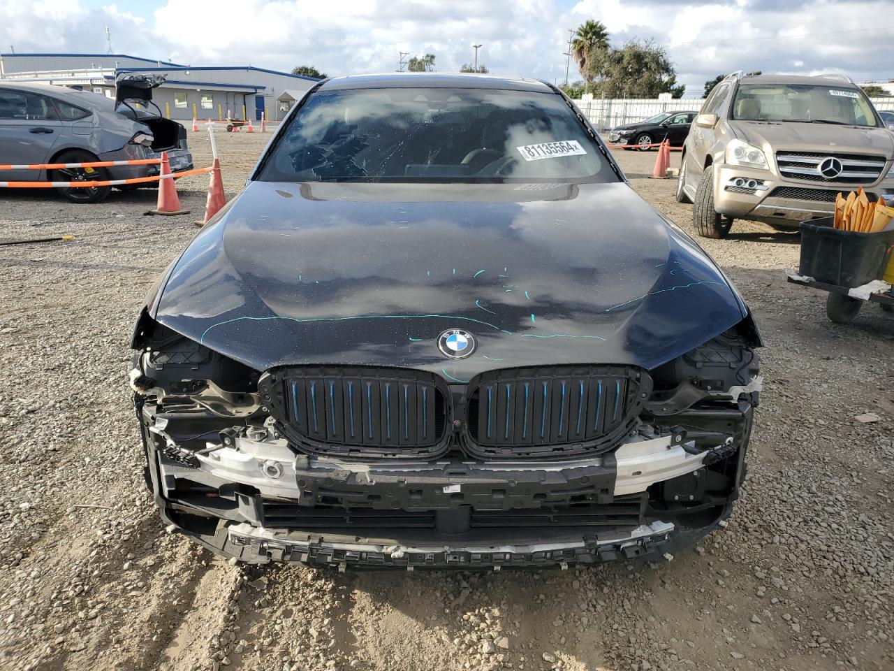 2019 BMW 5er VIN WBAJA9C5XKB254705 Copart auction photo, water/flood / all over damage thumbnail 5