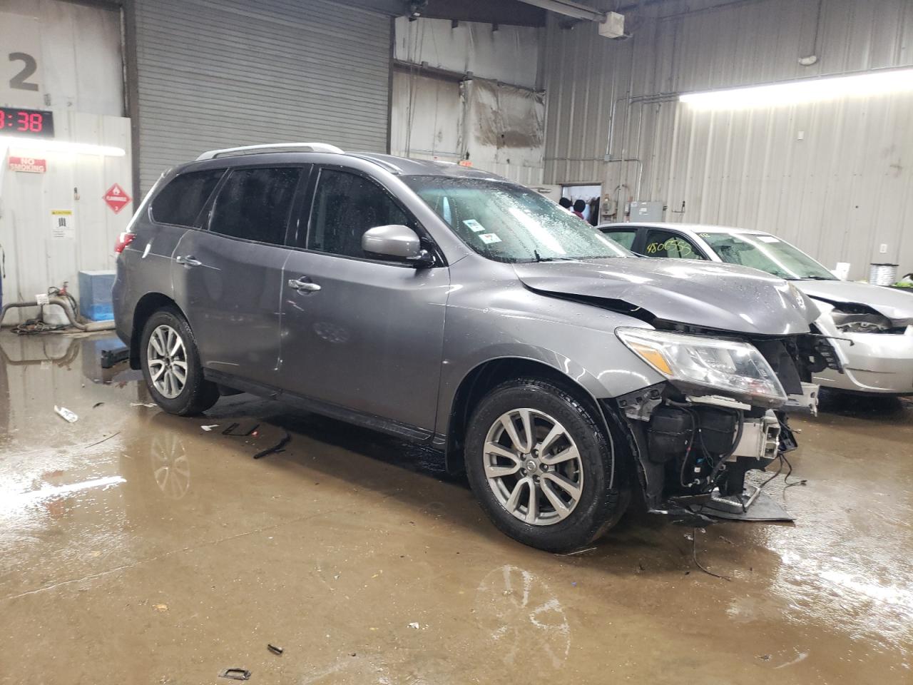 2016 Nissan Pathfinder VIN 5N1AR2MM0GC665939 Copart auction photo, front end / minor dent/scratches damage thumbnail 4