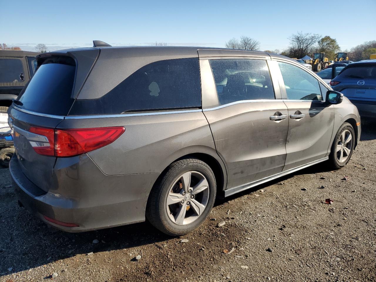 2019 Honda Odyssey VIN 5FNRL6H56KB062962 Copart auction photo, minor dent/scratches / mechanical damage thumbnail 3