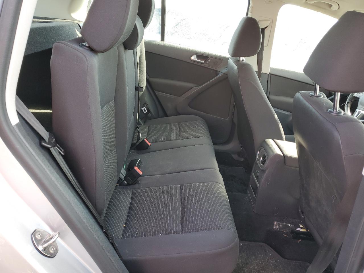 2017 Volkswagen Tiguan VIN WVGBV7AX9HK047408 Copart auction photo, rear end damage thumbnail 10