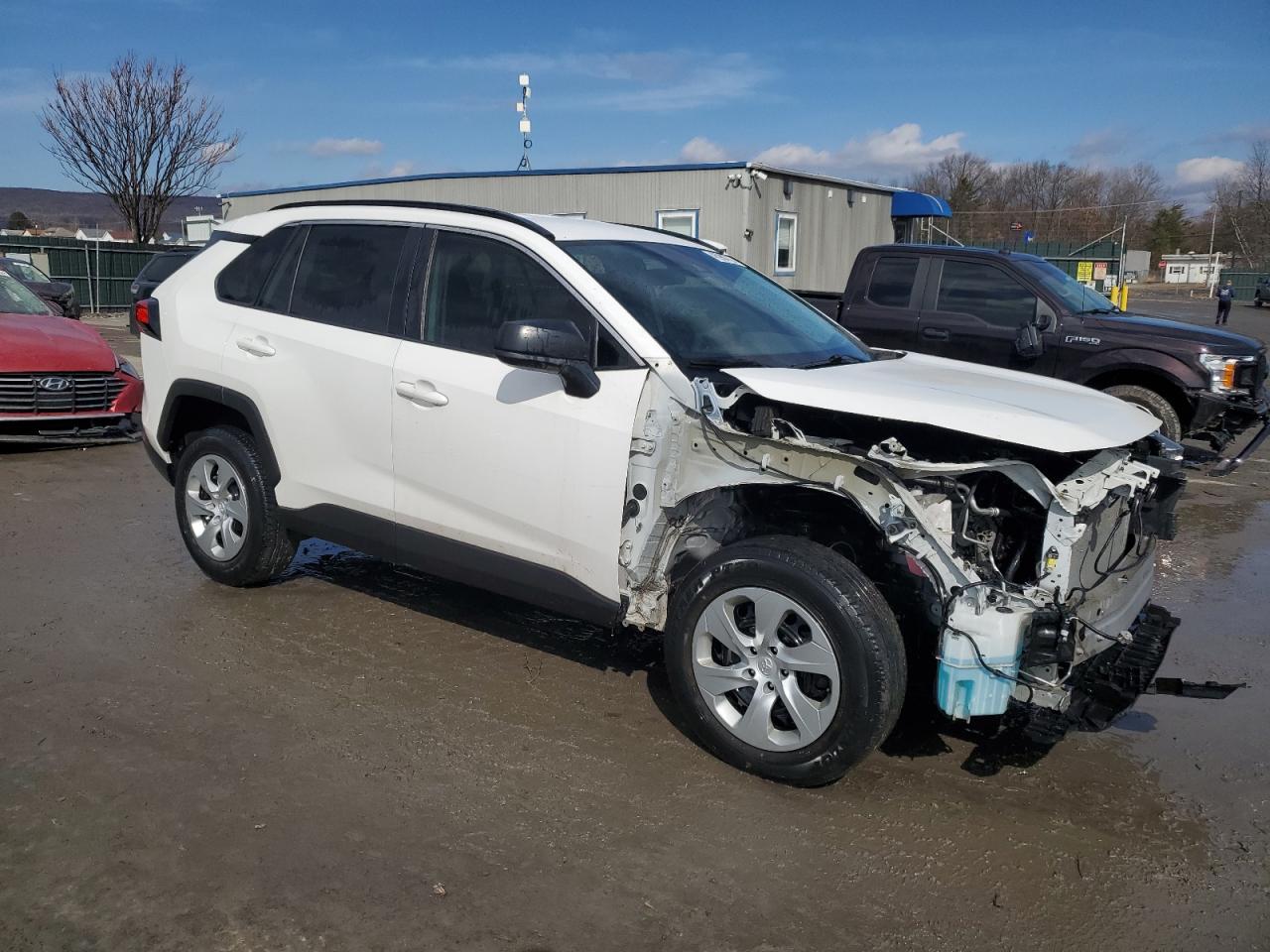 2019 Toyota RAV 4 VIN 2T3H1RFV9KC025325 Copart auction photo, front end / side damage thumbnail 4
